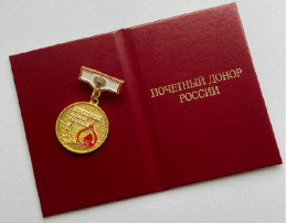 Новый нагрудный знак «Почетный донор России» Новый нагрудный знак «Почетный донор России».